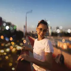Jasny obiektyw: Jak uzyskać piękne bokeh i zdjęcia w słabym świetle?
