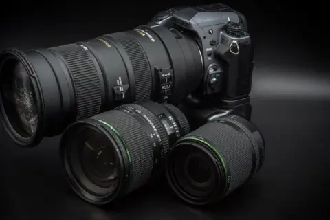 Jaki obiektyw do Pentax K-50? Wybierz najlepsze szkło!