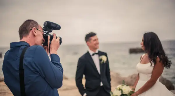 Fotograf czy kamerzysta na wesele? Kluczowy wybór dla pamiątki