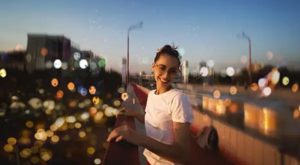 Jasny obiektyw: Jak uzyskać piękne bokeh i zdjęcia w słabym świetle?