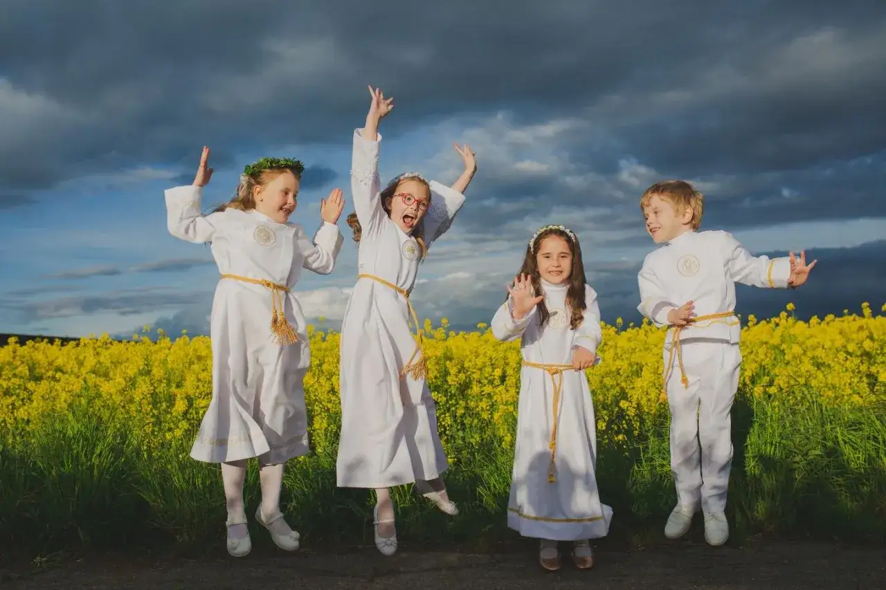Zdjęcie Ile kosztuje fotograf na komunię? Ceny, pakiety i porady