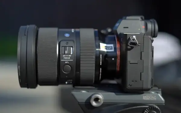 Obiektyw Sigma na aparacie Sony Alpha. Idealny, jaki obiektyw uniwersalny do Sony Alpha? Ten zestaw sprawdzi się w wielu sytuacjach.